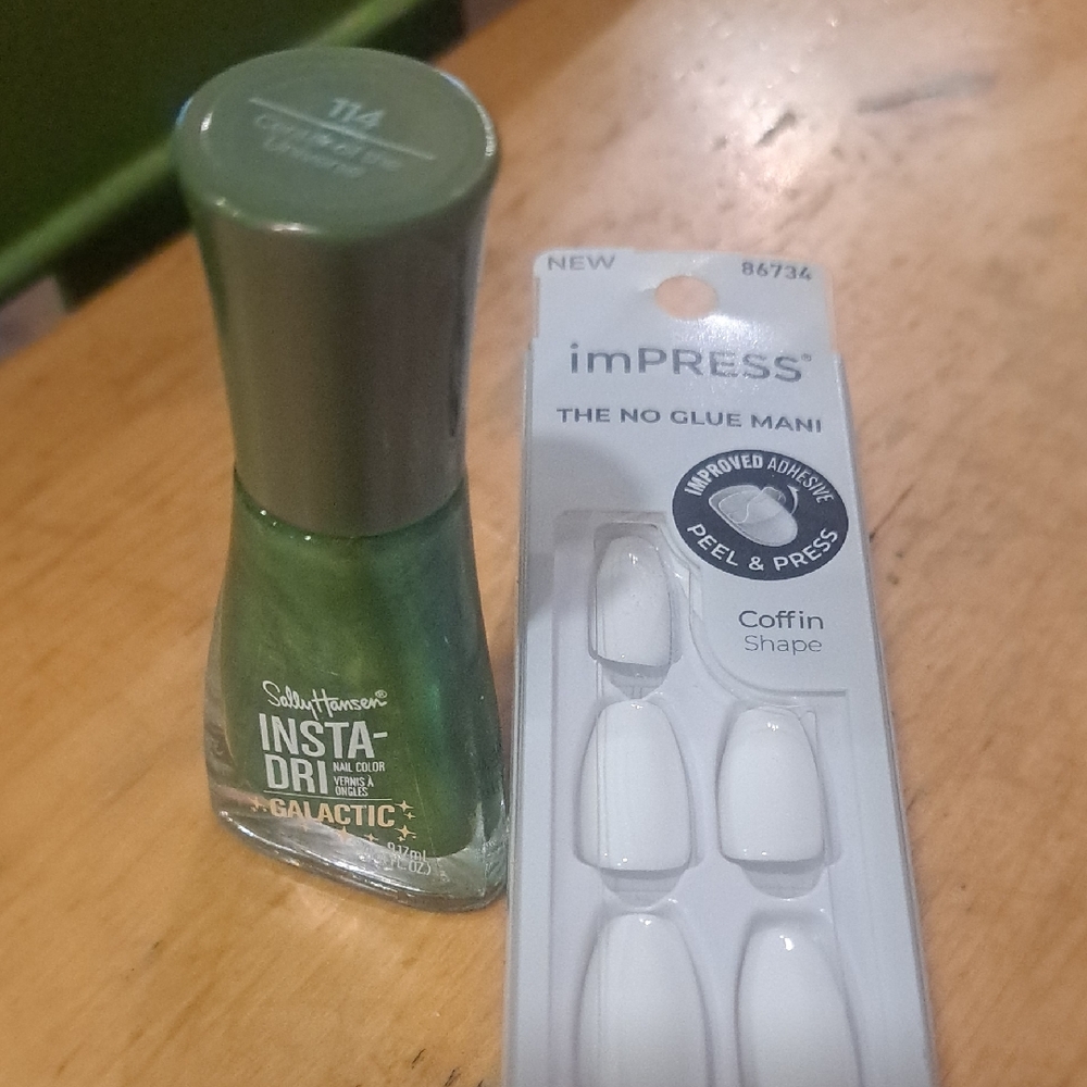 imPRESS White Coffin Press-On Nails